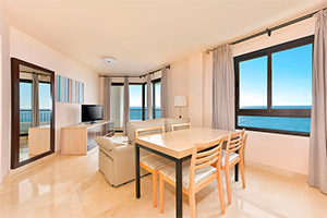 small-olee-holiday-rentals-apartamento-1-dormitorio-frontal-salon-1.jpg